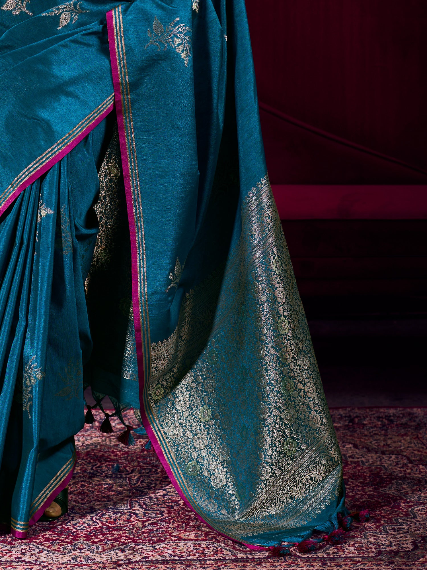 Women's Linen Teal blue Woven Design Designer Saree With Blouse Piece