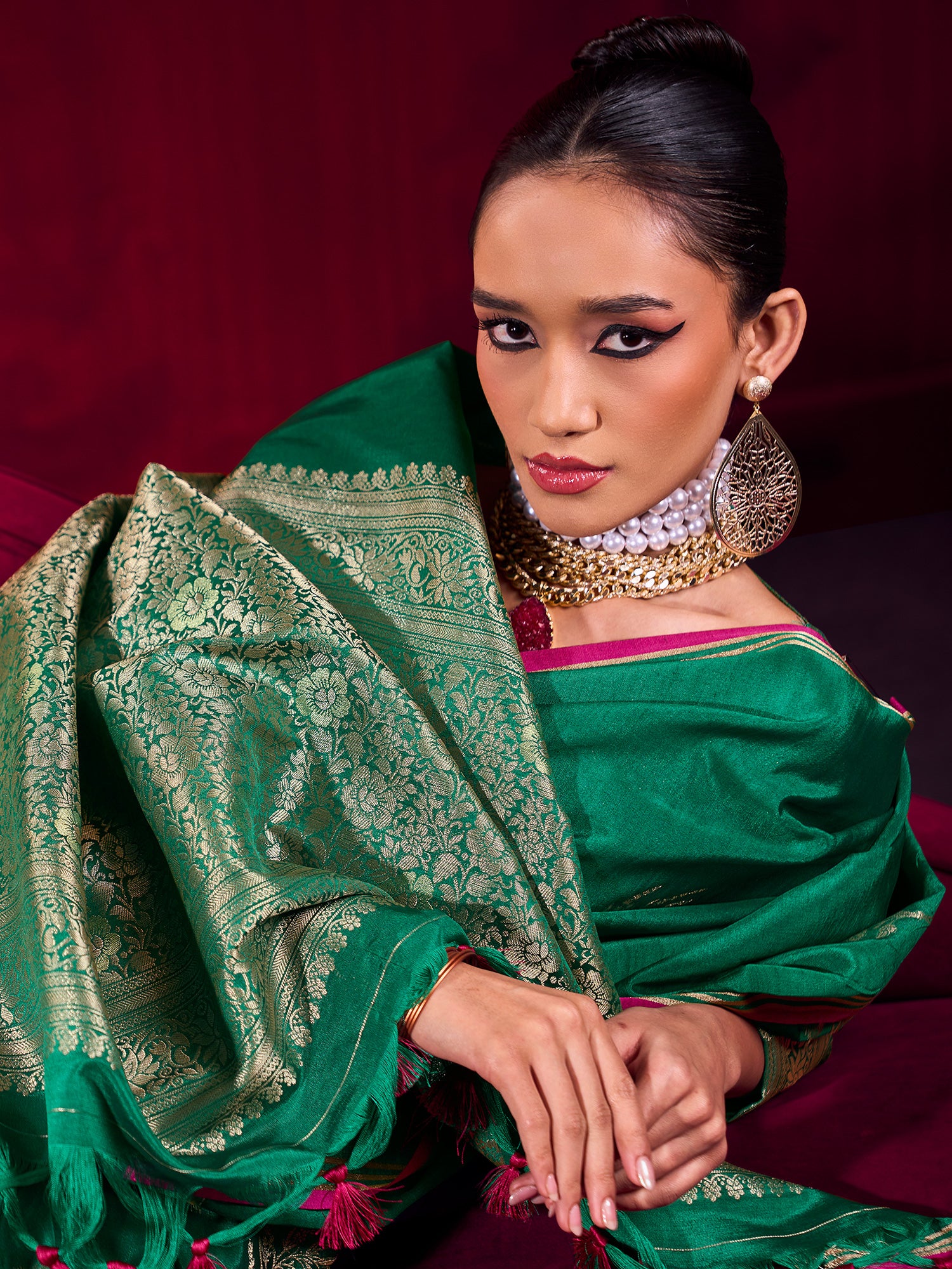 Women's Linen Teal green Woven Design Designer Saree With Blouse Piece