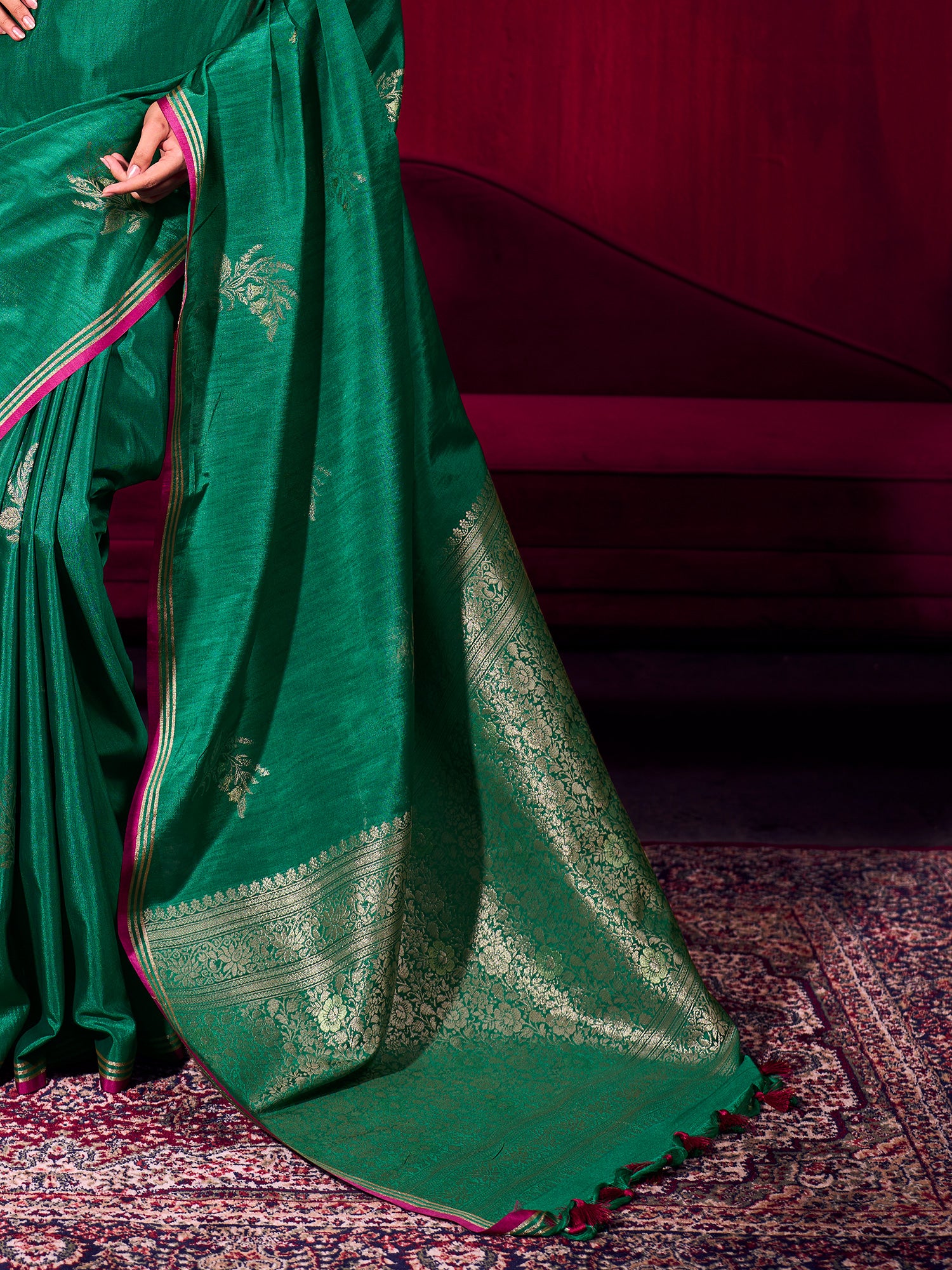 Women's Linen Teal green Woven Design Designer Saree With Blouse Piece