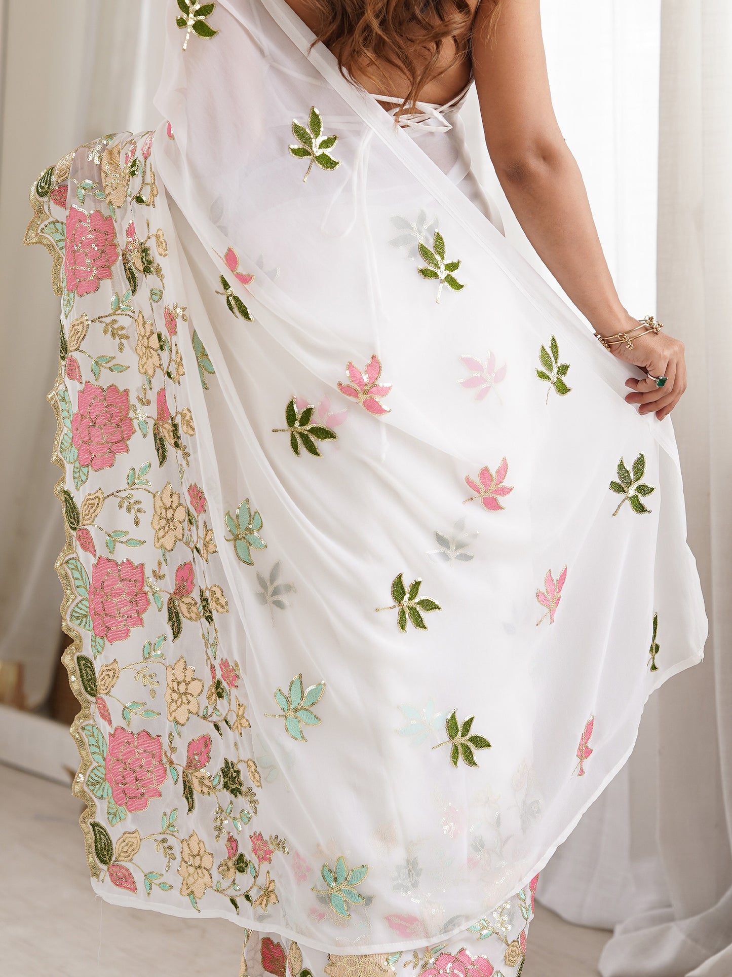 Women's Georgette White Embellished Designer Saree With Blouse Piece