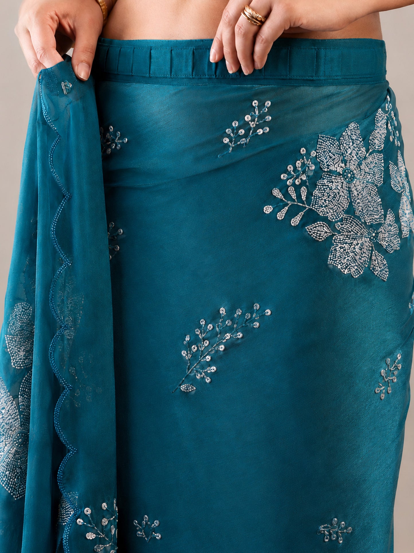 Women's Organza Teal blue Embellished Designer Saree With Blouse Piece