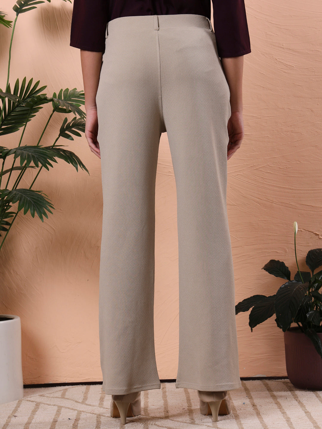 women relaxed regular fit formal trousers 3