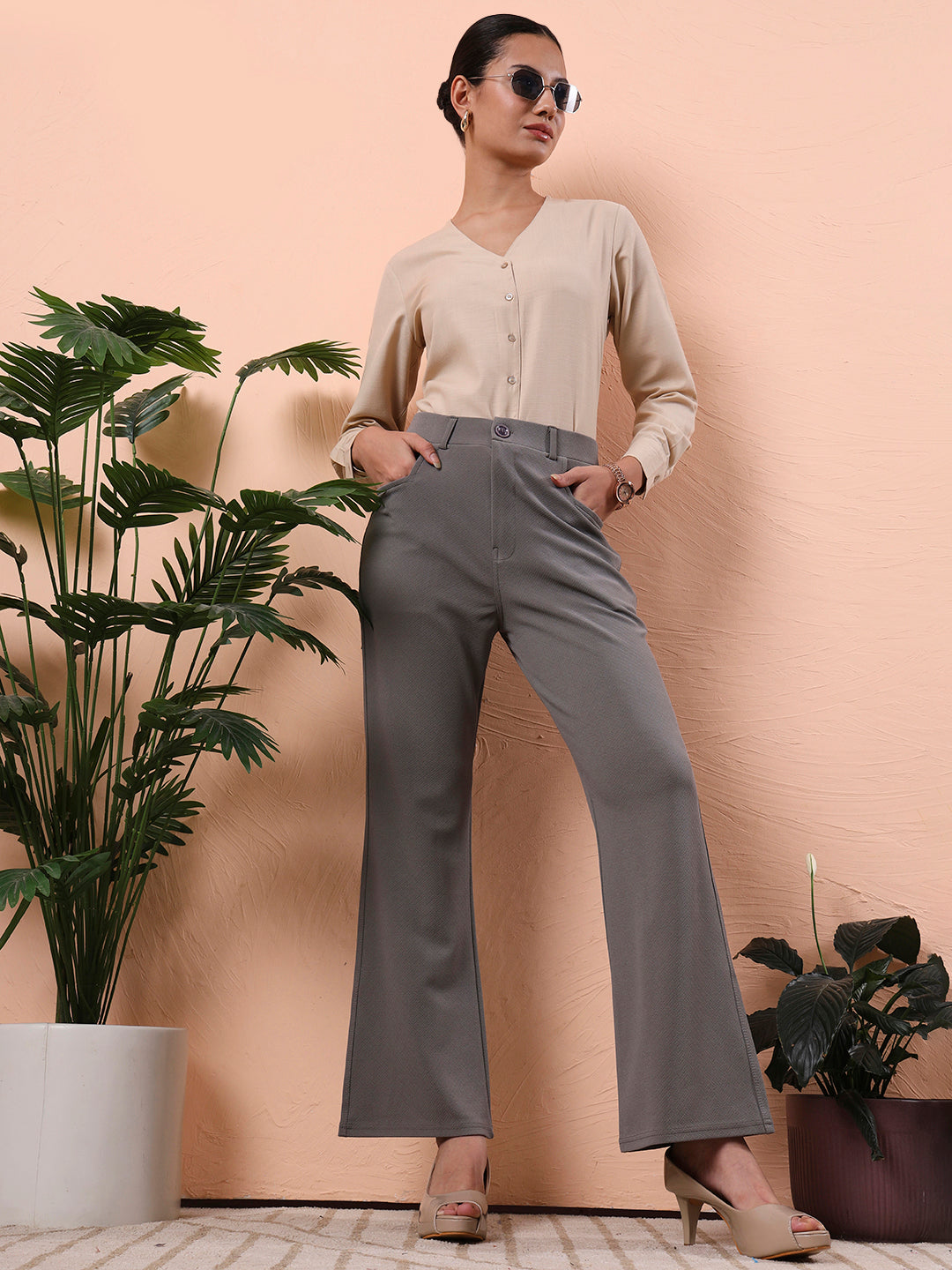 women relaxed regular fit formal trousers 3