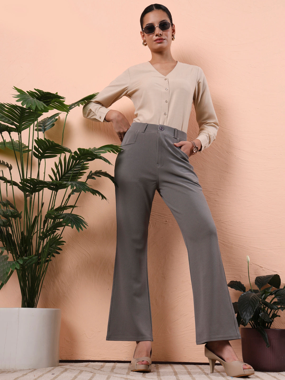 women relaxed regular fit formal trousers 3