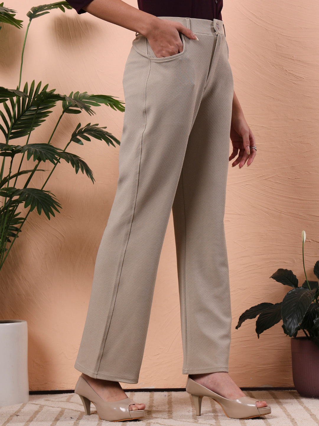 women relaxed regular fit formal trousers 3