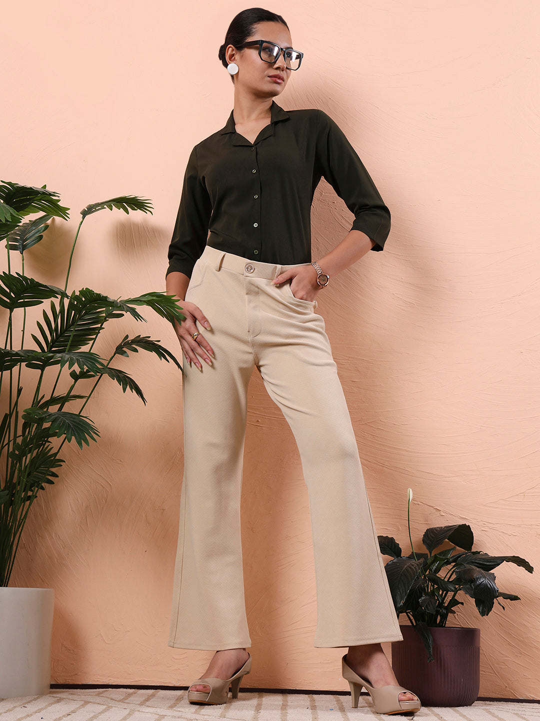 women relaxed regular fit formal trousers 3