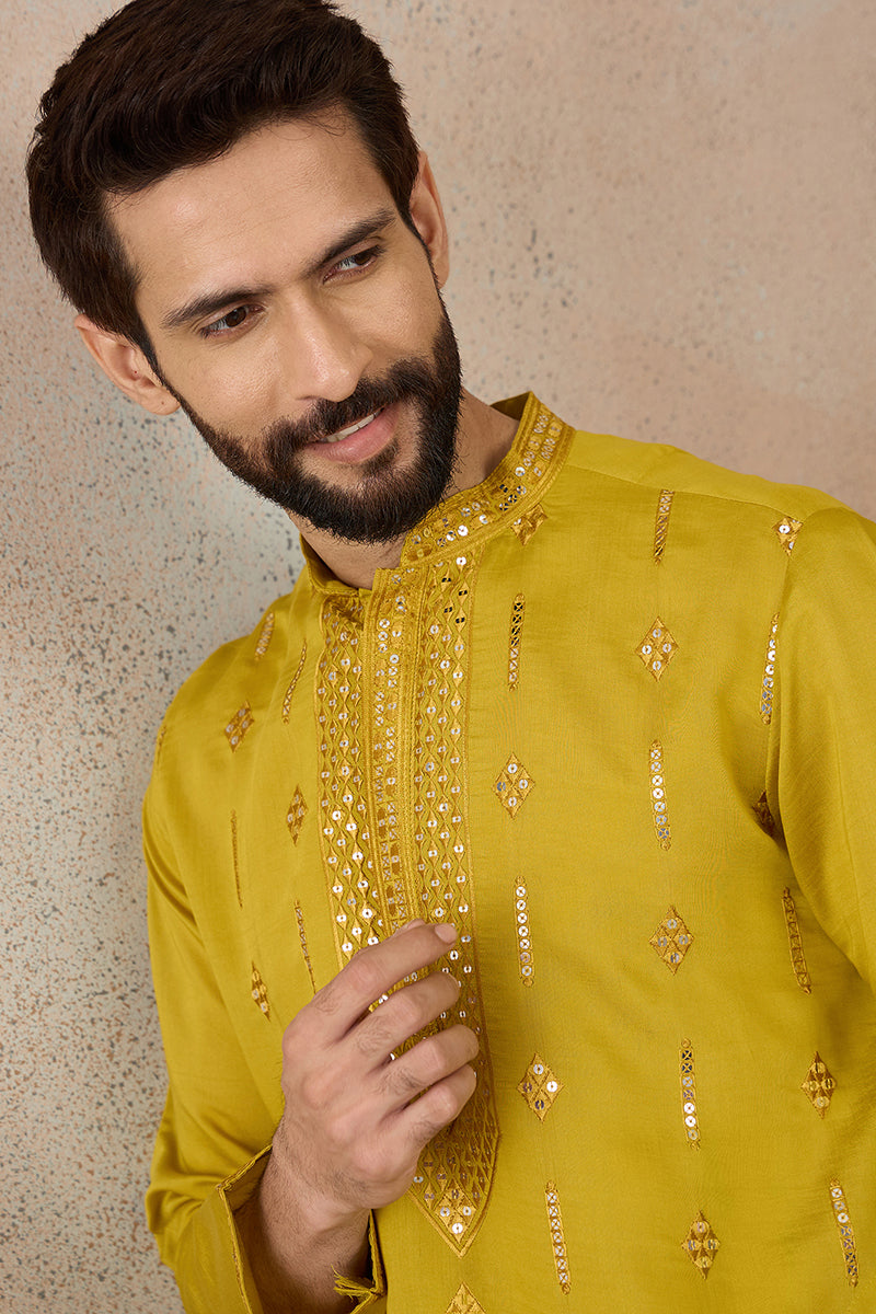 ethnic-bay-men-yellow-silk-blend-solid-embroidered-kurta-with-trouser-mkset2415