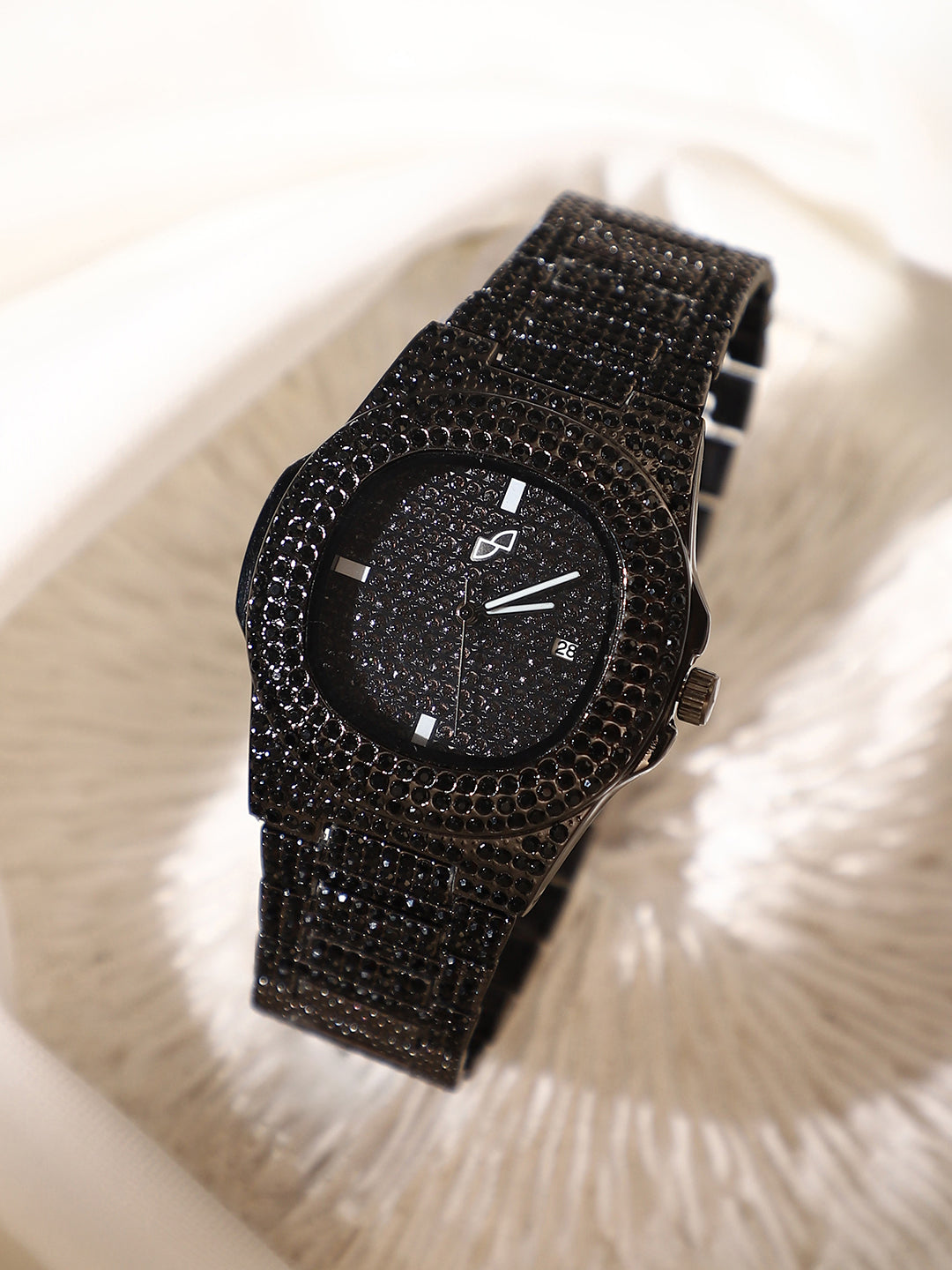 womens the bijou cirqe cushion watch onyx black hswc1424