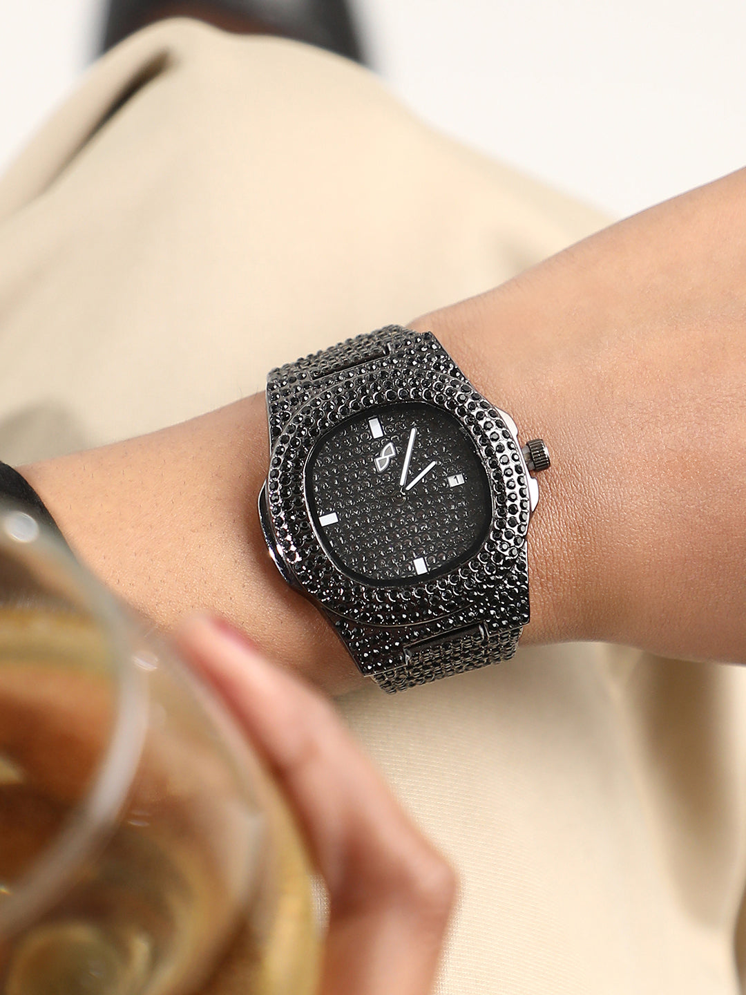 womens the bijou cirqe cushion watch onyx black hswc1424