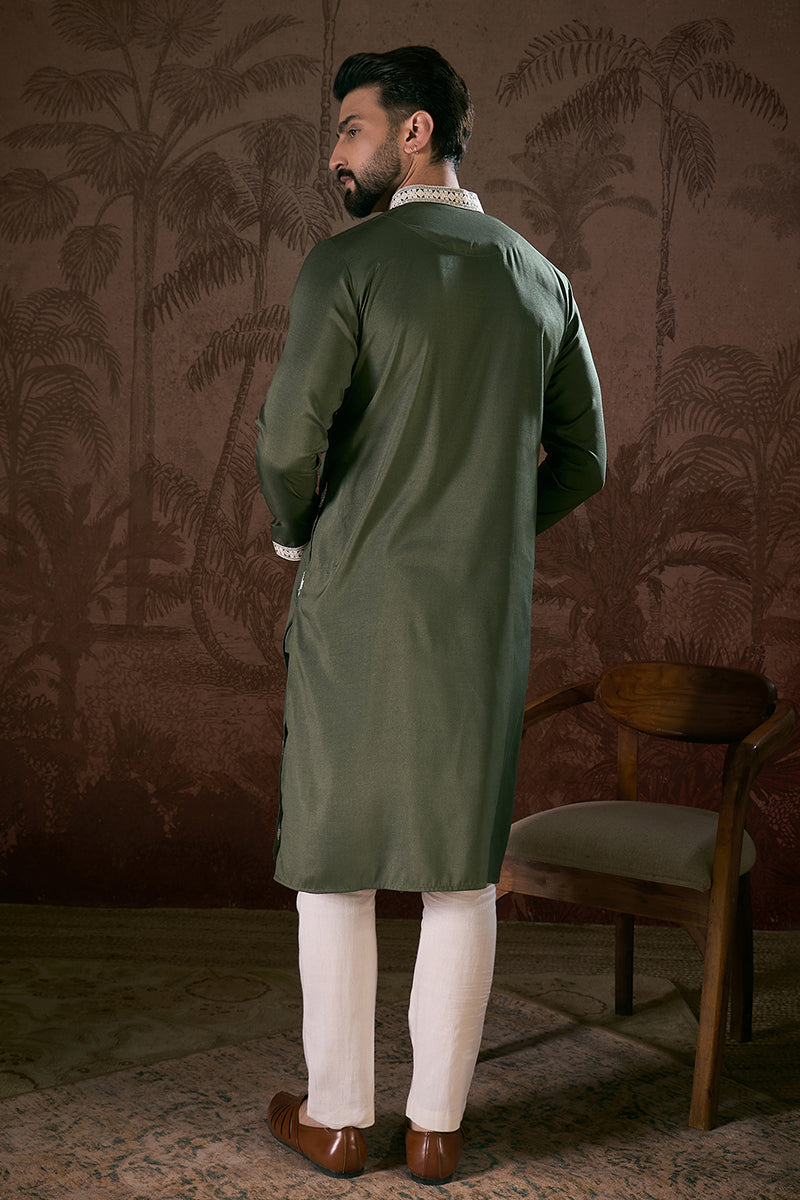 Green Silk Blend Solid Embroidered Straight Kurta With Trouser
