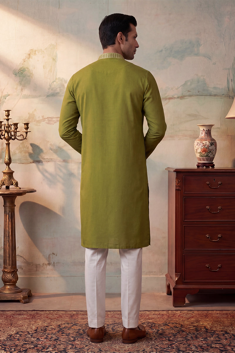 Mens Green Silk Blend Solid Emboidered Straight Kurta MKU2373