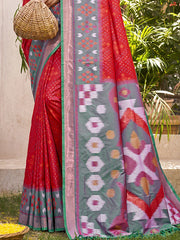 Pochampalli Soft Silk Saree with Traditional Ikat Woven Pallu - Perfect for Festive Celebrations & Wedding Occasions