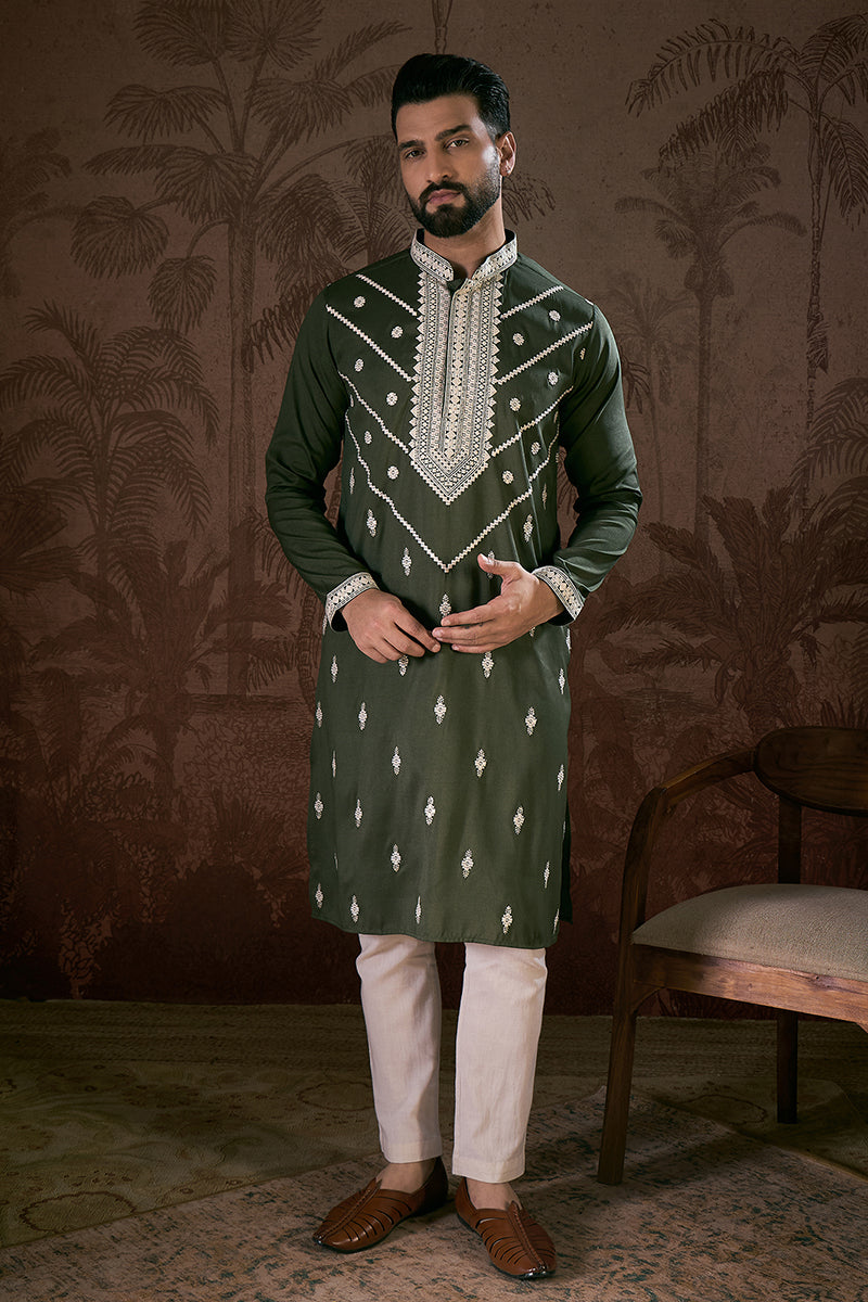 Green Silk Blend Solid Embroidered Straight Kurta With Trouser