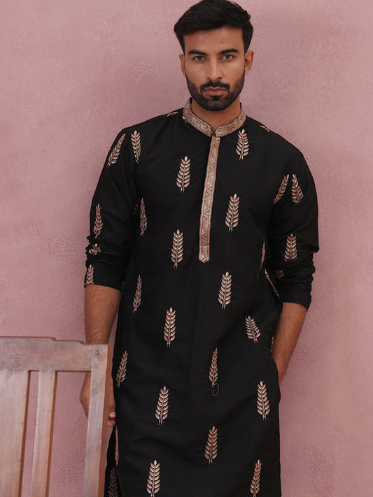 Mens Silk Blend Embroidered Kurta Pyjama Set