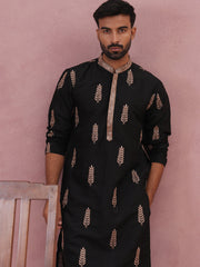 Mens Silk Blend Embroidered Kurta Pyjama Set
