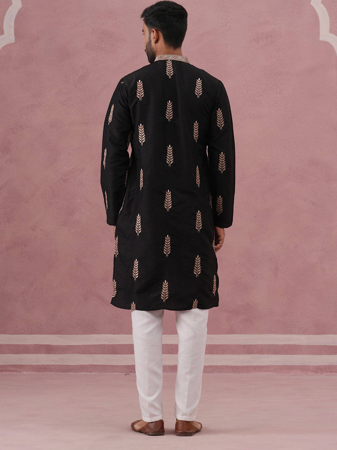 Mens Silk Blend Embroidered Kurta Pyjama Set