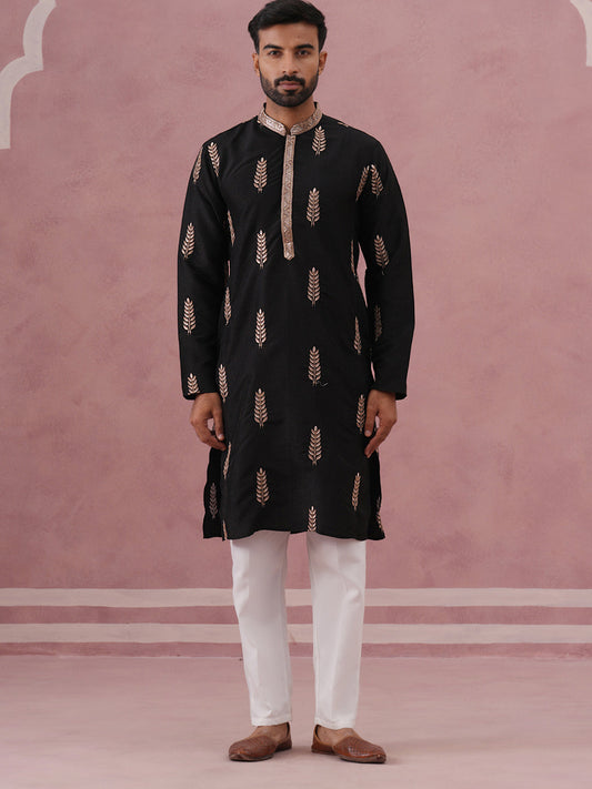 Mens Silk Blend Embroidered Kurta Pyjama Set