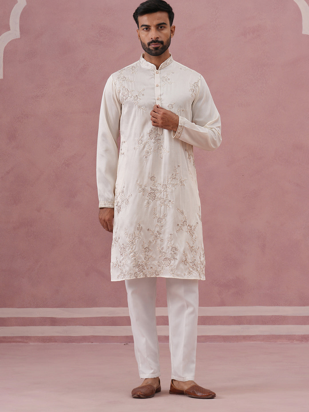Men S Silk Blend Embroidered Kurta Pyjama Set