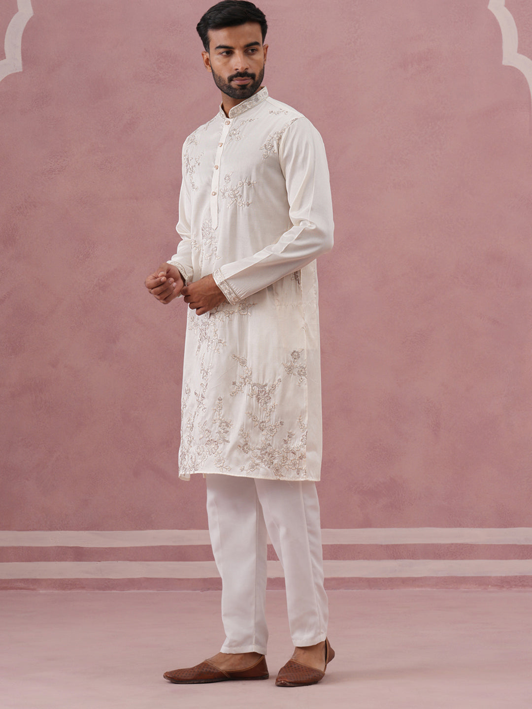 Men S Silk Blend Embroidered Kurta Pyjama Set
