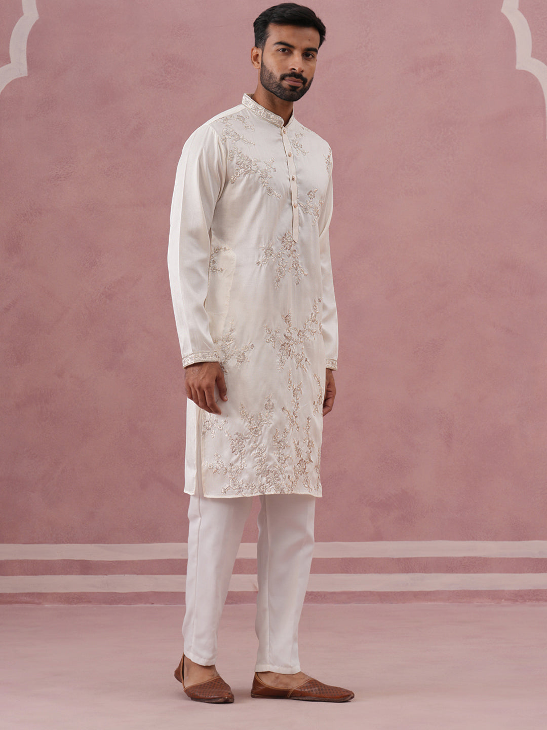 Men S Silk Blend Embroidered Kurta Pyjama Set