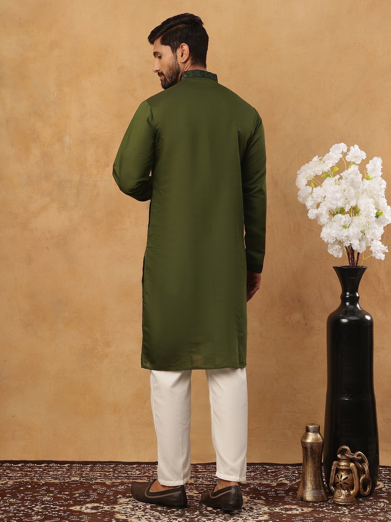 Silk Blend Embroidered Kurta With Pyjama