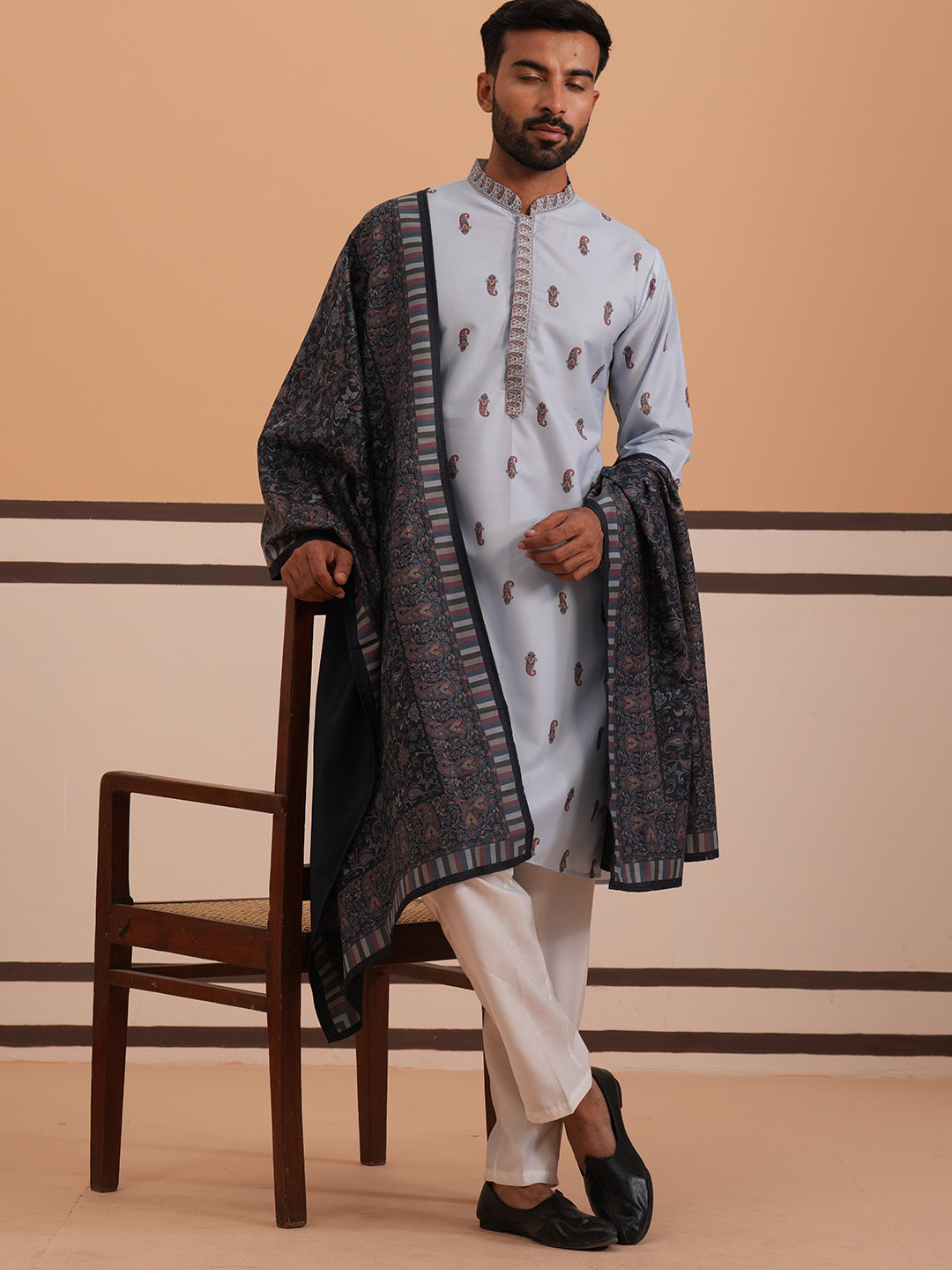 Paisley Print Kurta Pyjama Set With Contrast Dupatta