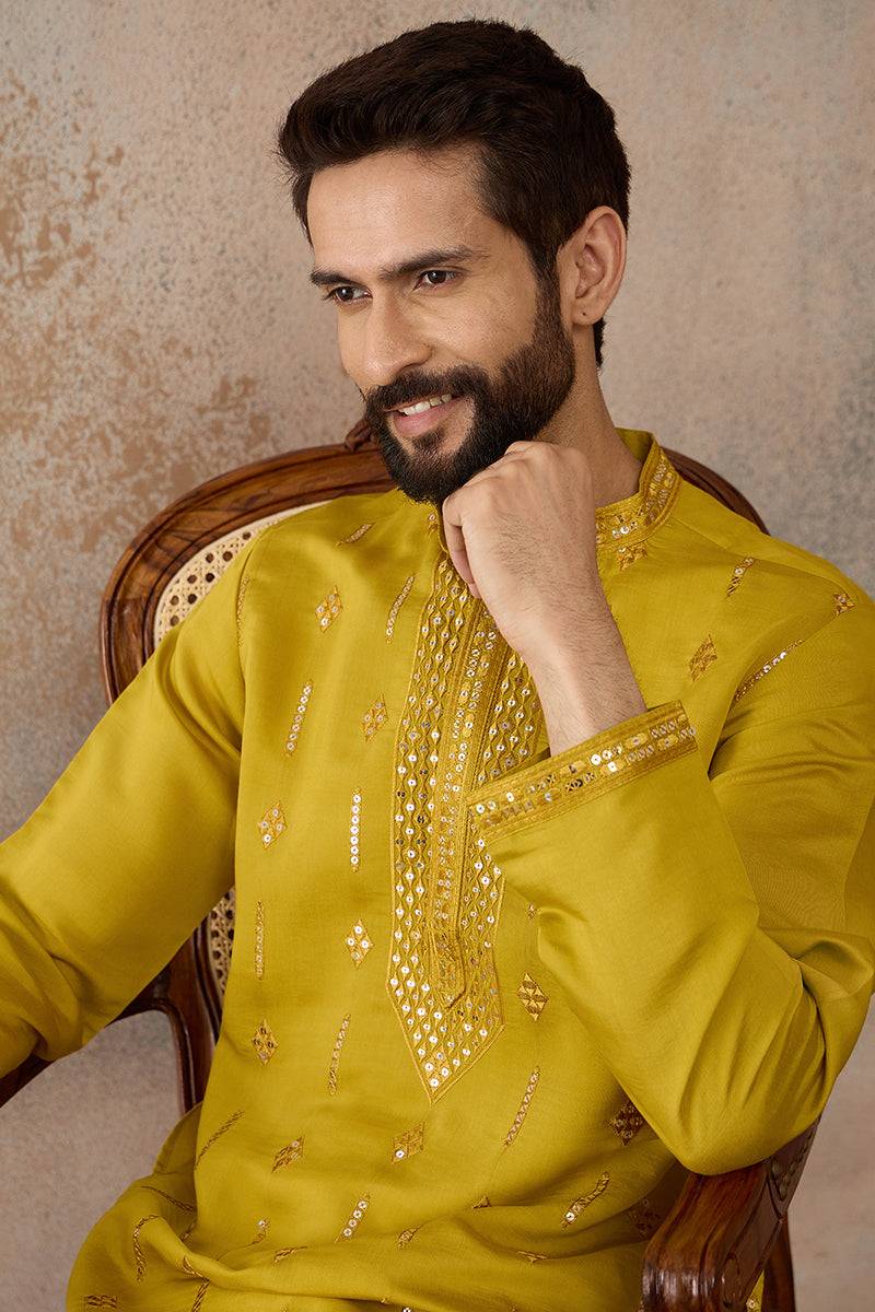 ethnic-bay-men-yellow-silk-blend-solid-embroidered-kurta-with-trouser-mkset2415