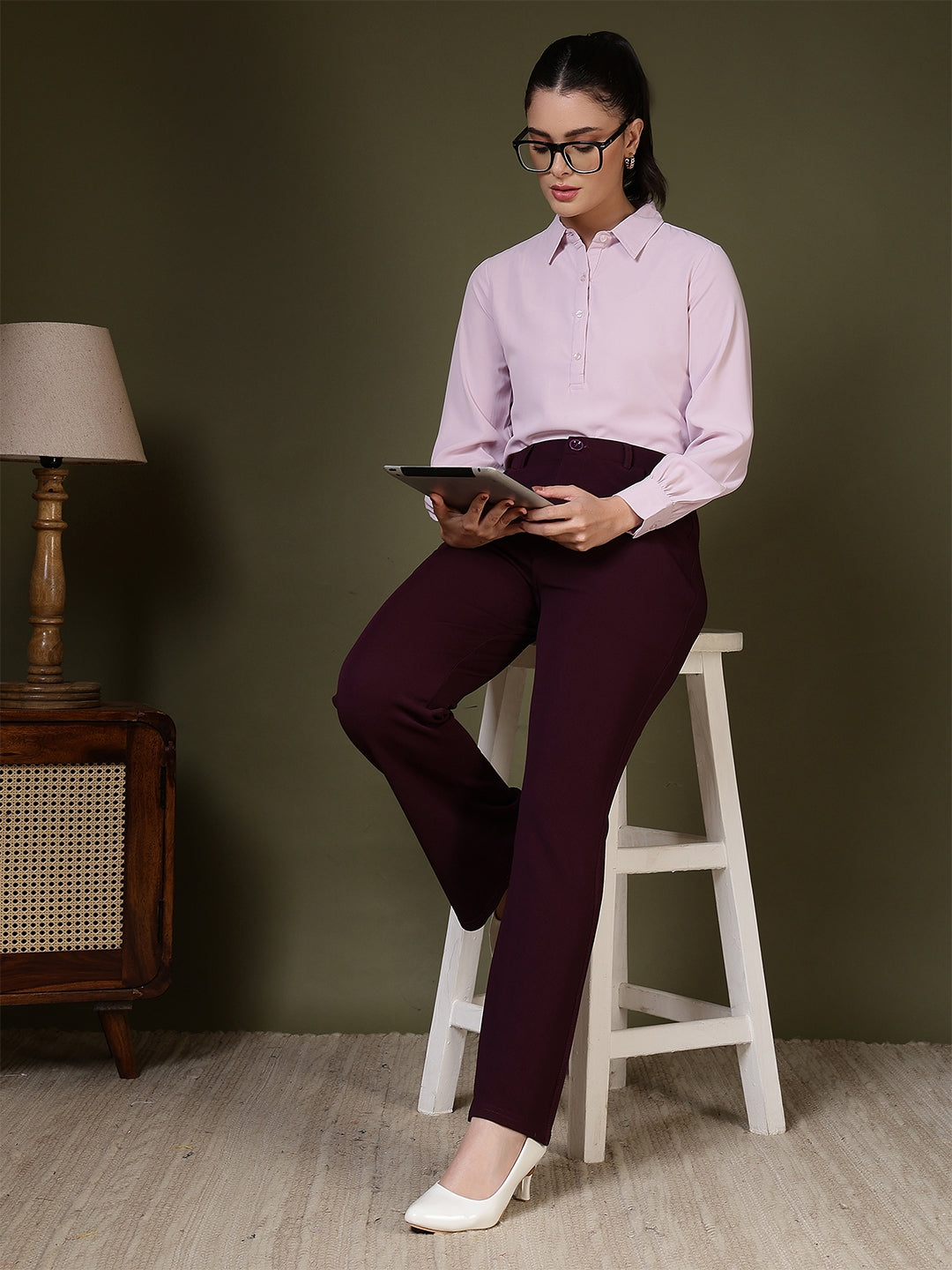women relaxed regular fit formal trousers 3