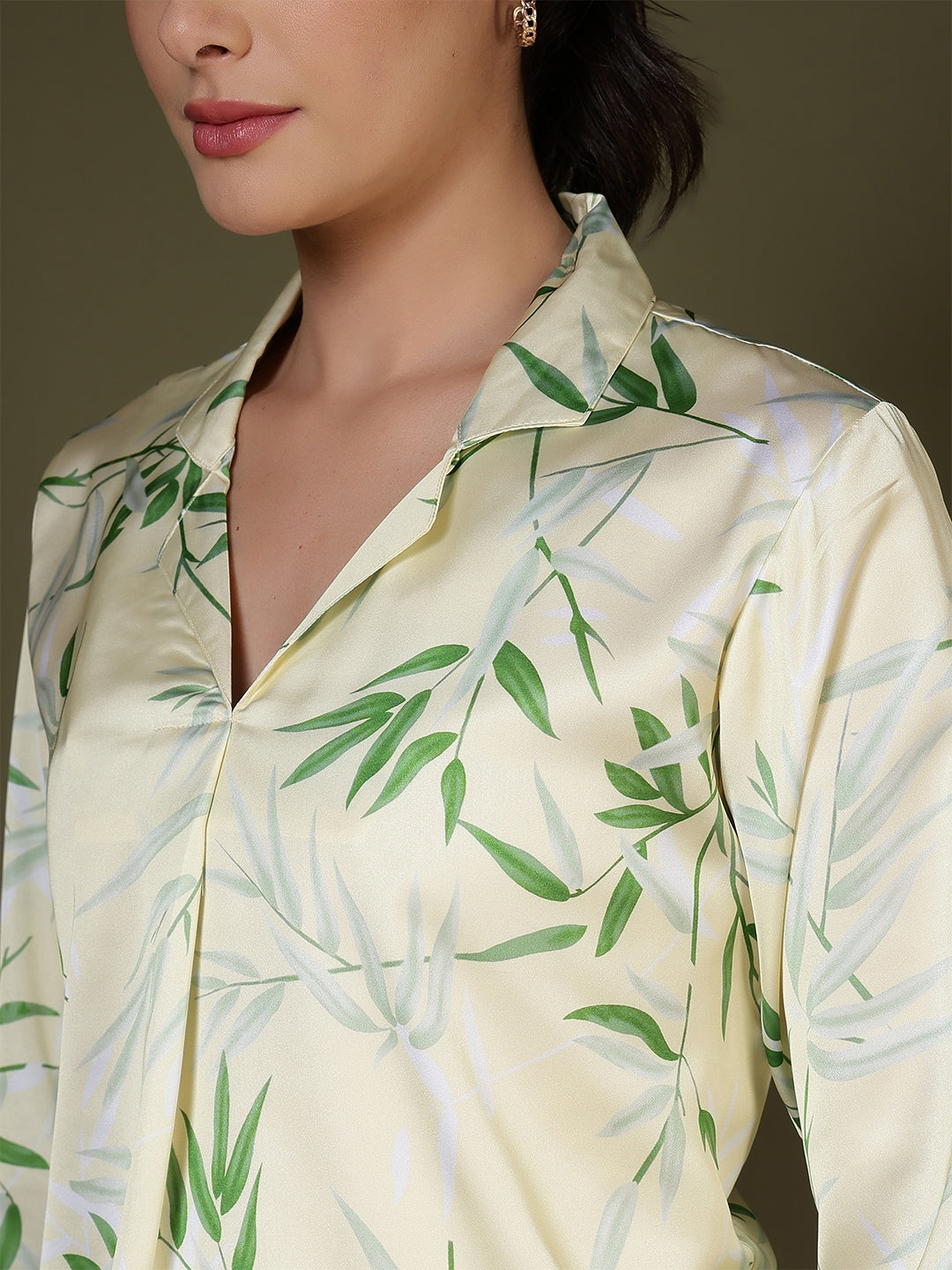 women regular fit solid mandarin collar formal top 1