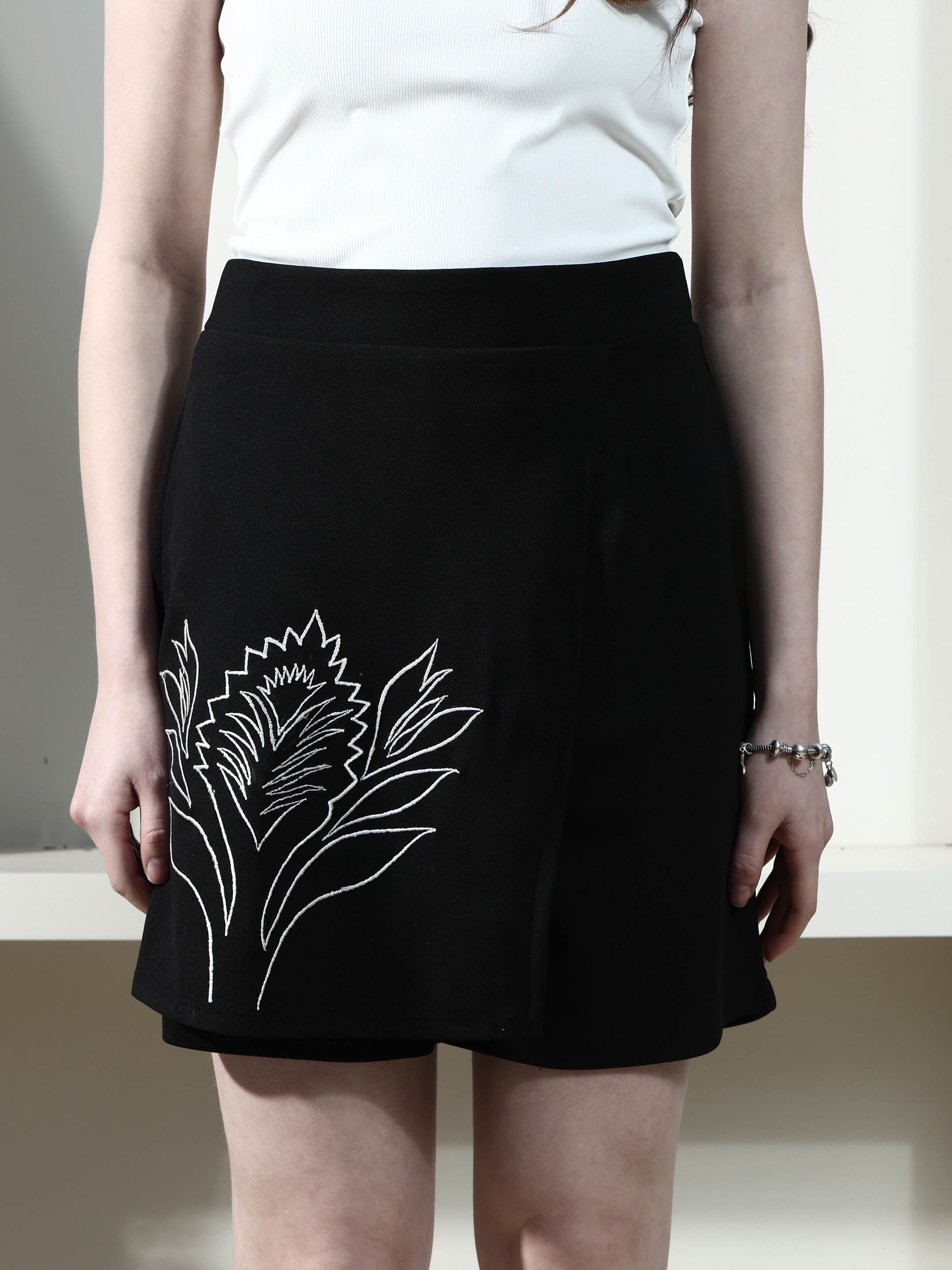 athena black solid mid rise regular shorts