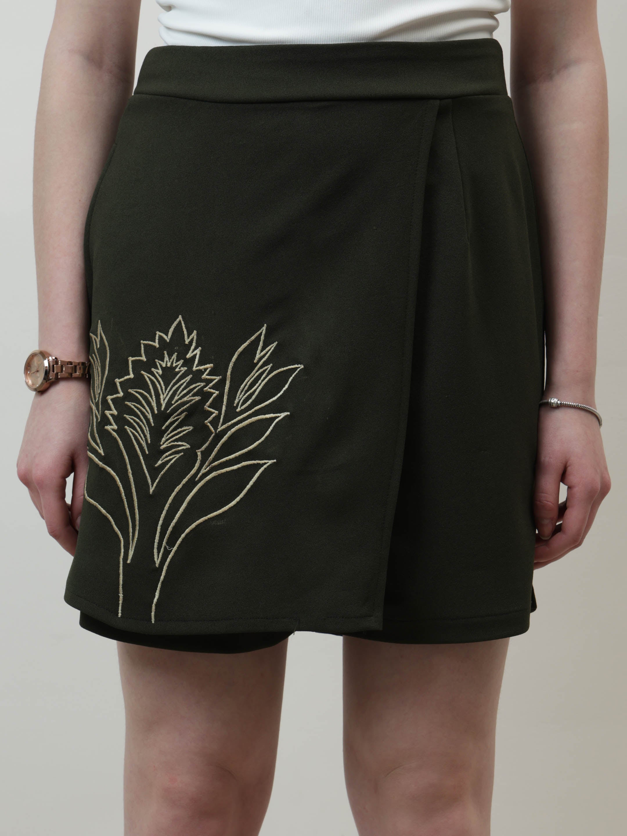 athena olive green solid mid rise regular shorts