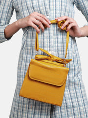 حقيبة كتف صلبة