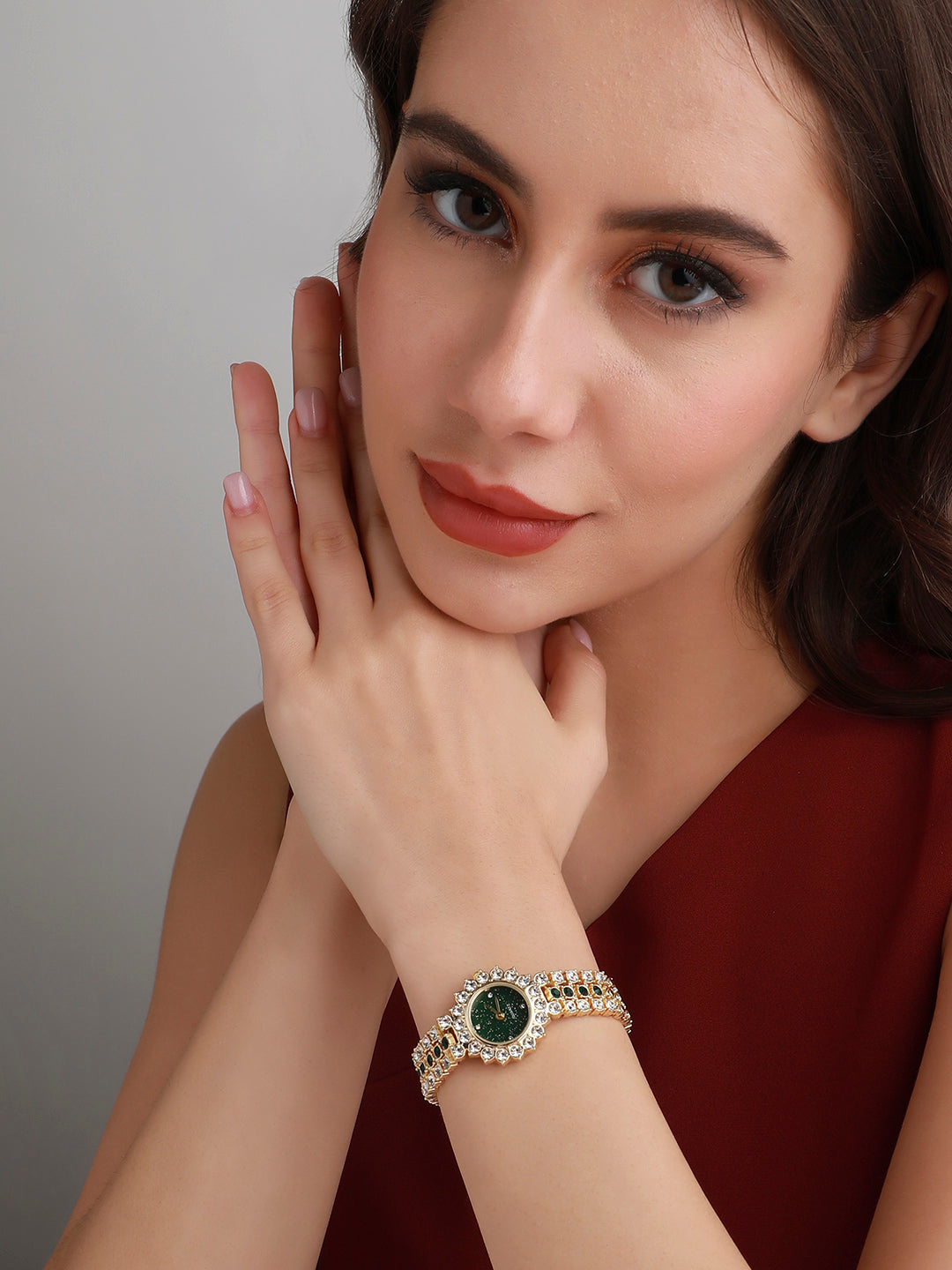 ساعة دائرية مزخرفة - ذهبية
