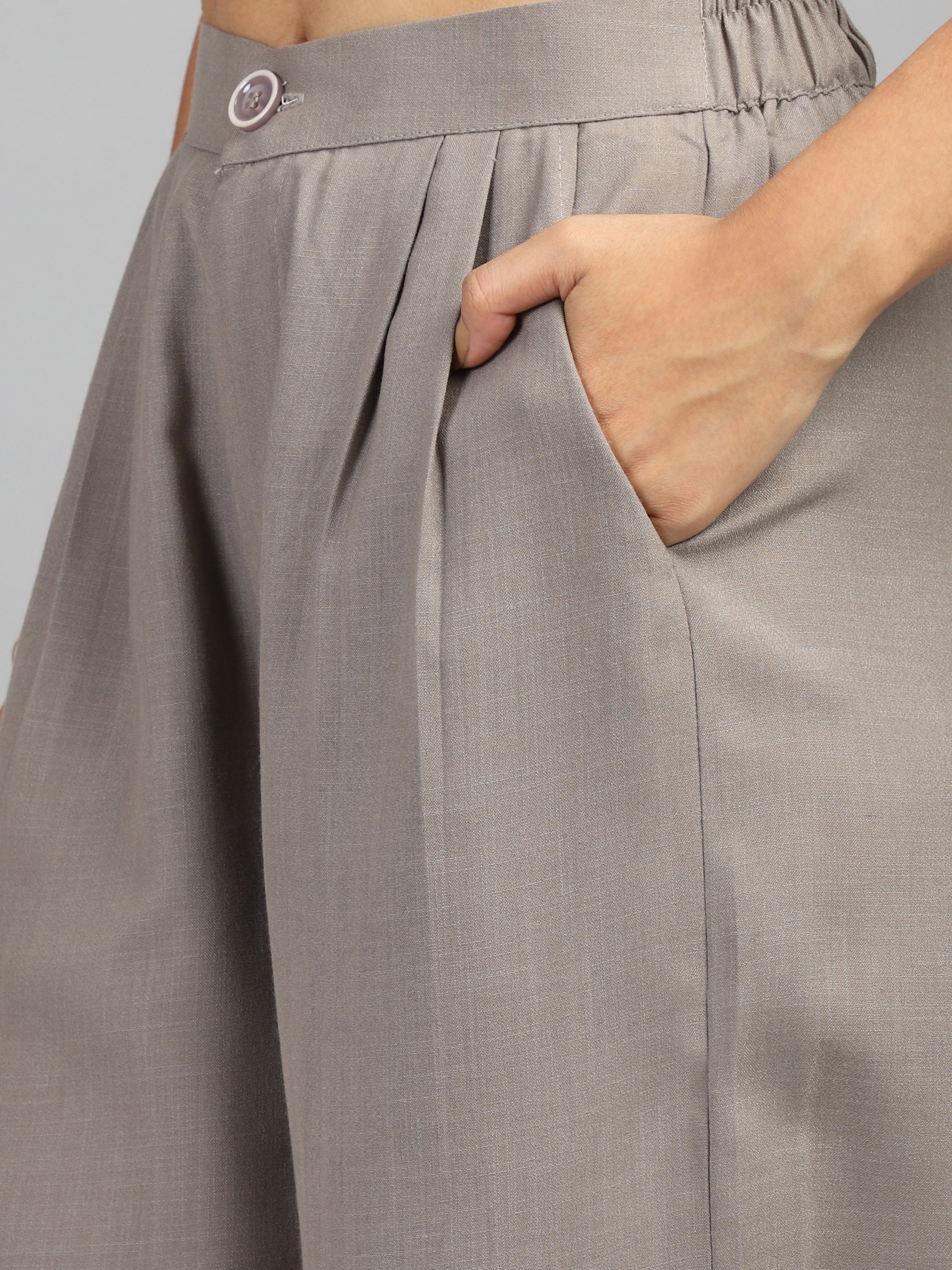 relaxed straight fit high rise pleated trousers