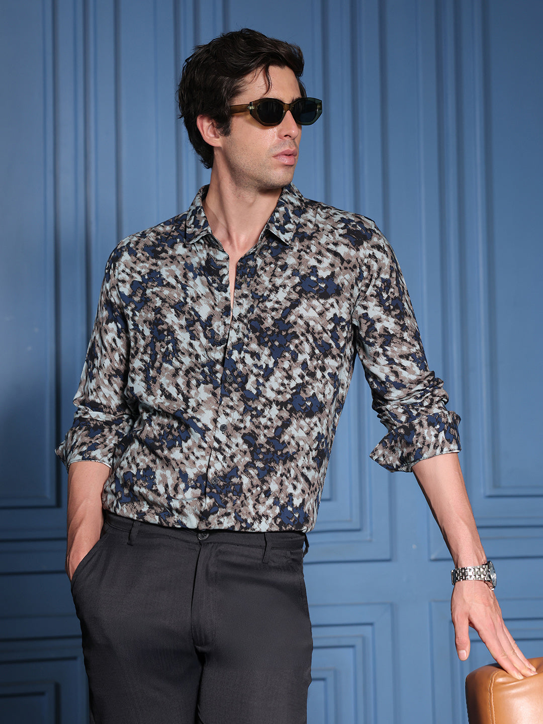 Contrast-Gaze Imprint Shirt