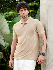 تيشيرت بولو بنقشة مربعات هندسية