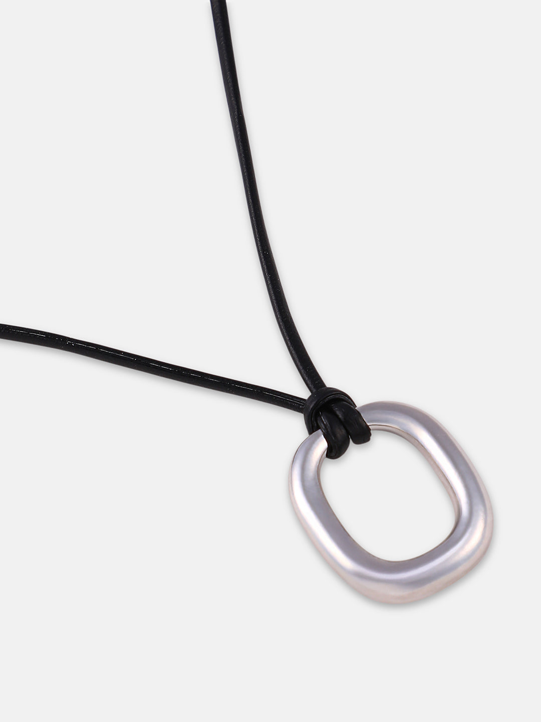 قلادة أوستن الفضية المعدنية