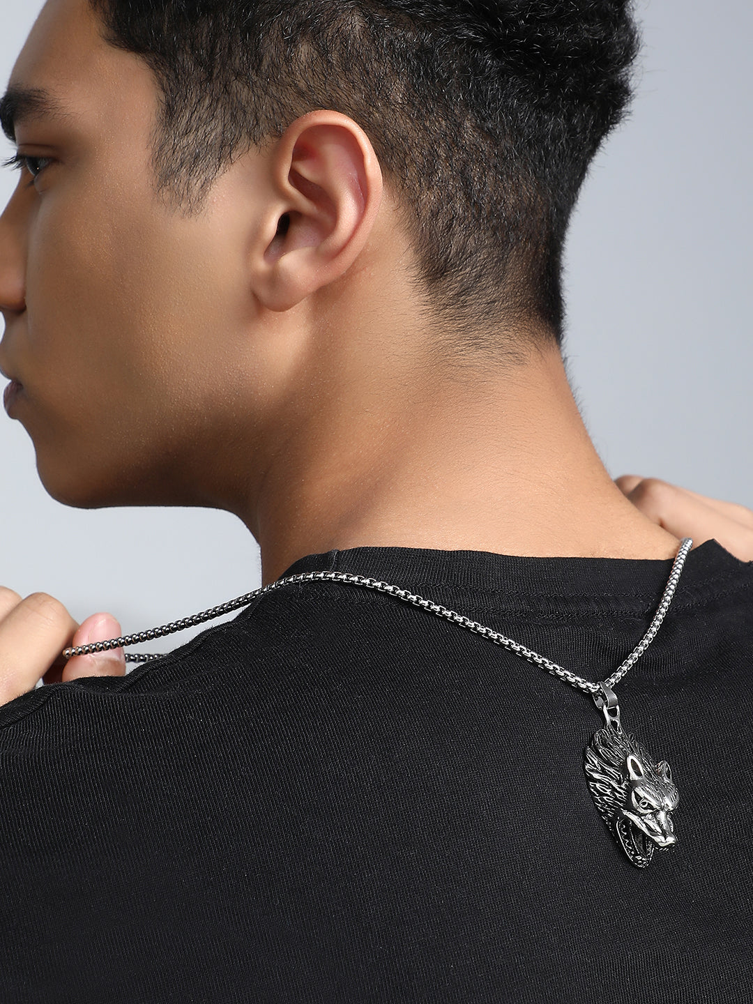 The Wolf Pendant Necklace - Metallic Silver