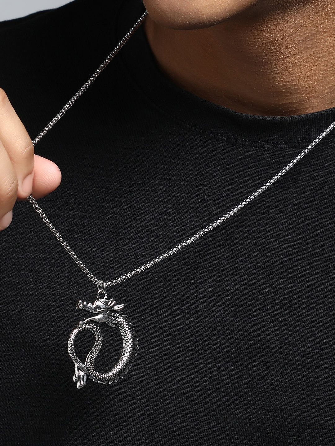 The Draconis Pendant Necklace - Metallic Silver