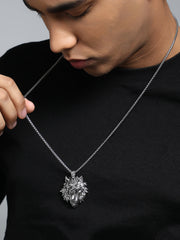 The Leo Pendant Necklace - Metallic Silver