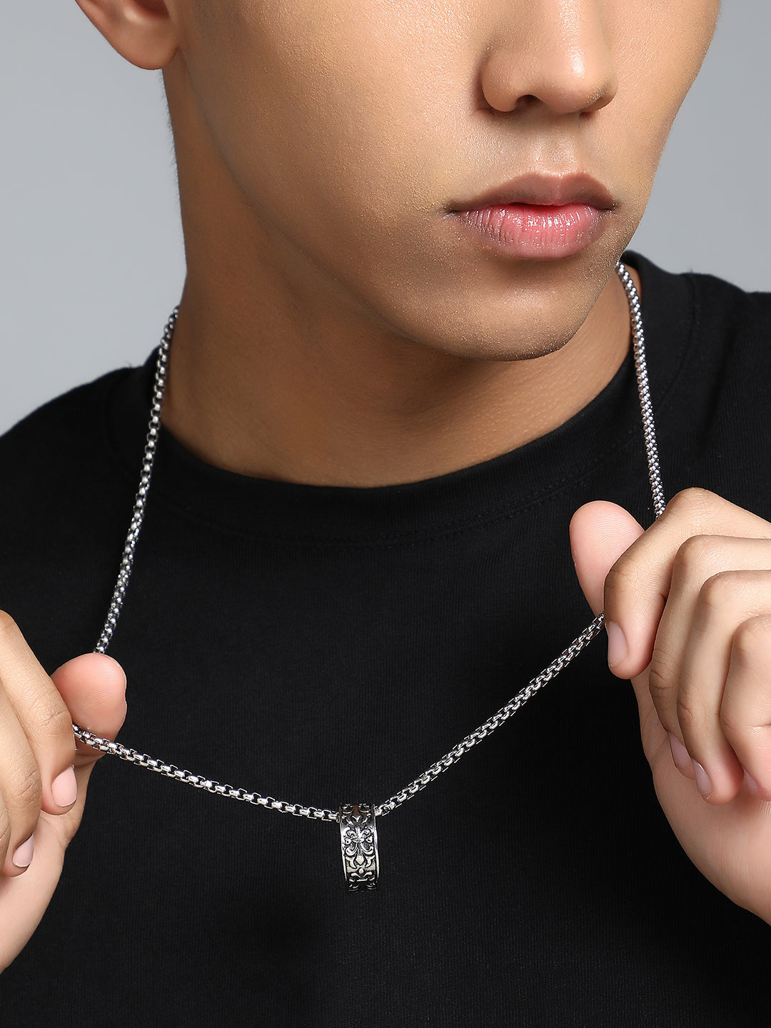 The Regal-Halo Pendant Necklace - Metallic Silver