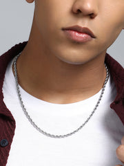 The Minimal-Twist Chain Necklace - Metallic Silver