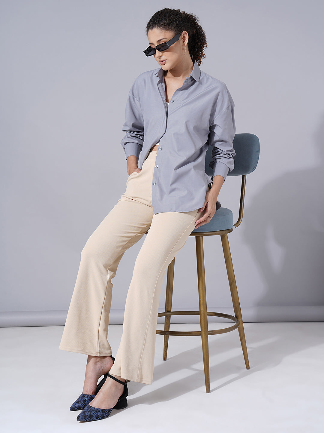 spread collar long sleeves shirt