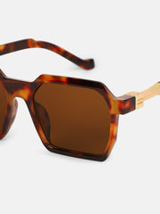 The Urban Tortoiseshell Wayfarer Sunglass - Coffee Brown