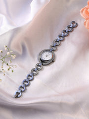 ساعة دائرية مزينة بسلسلة معدنية - فضي معدني