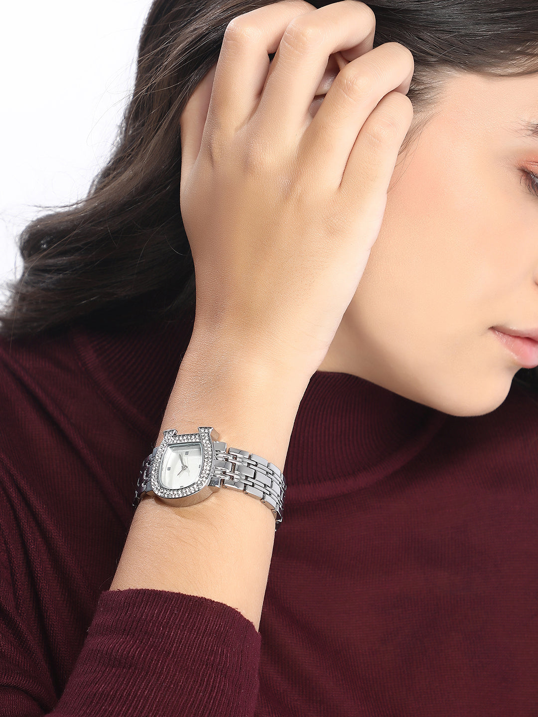 ساعة ذا باكِل غير المتماثلة - فضي معدني