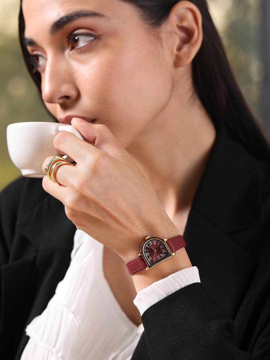 The Minimal Oval Watch - Classic Red