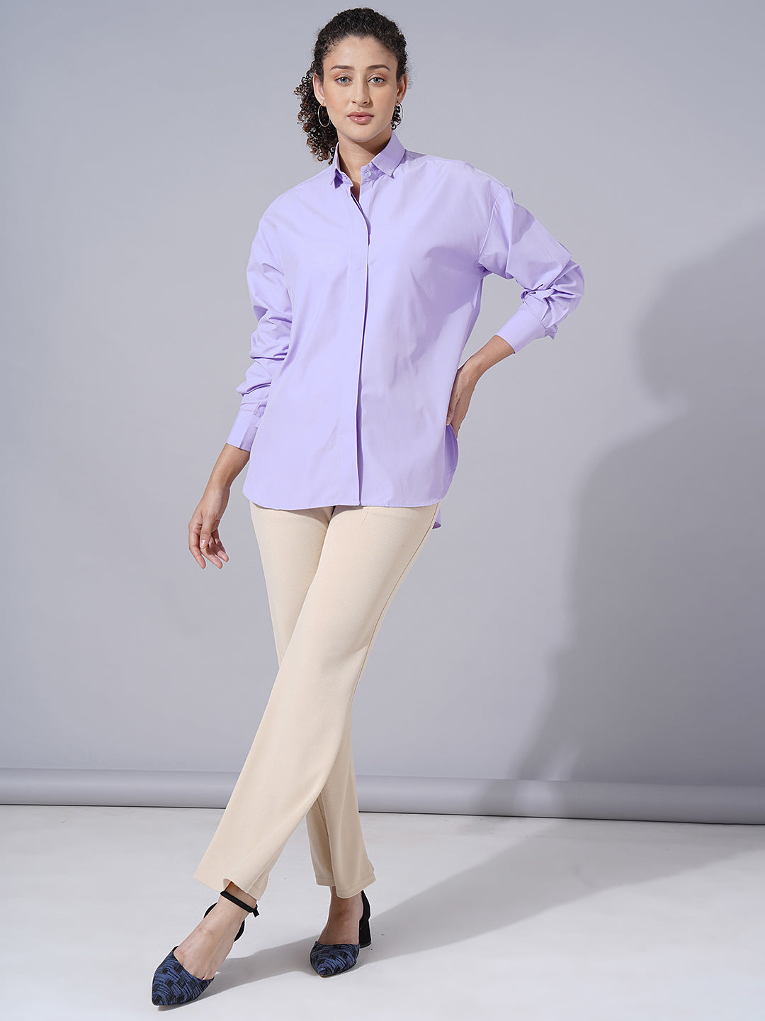 spread collar long sleeves shirt