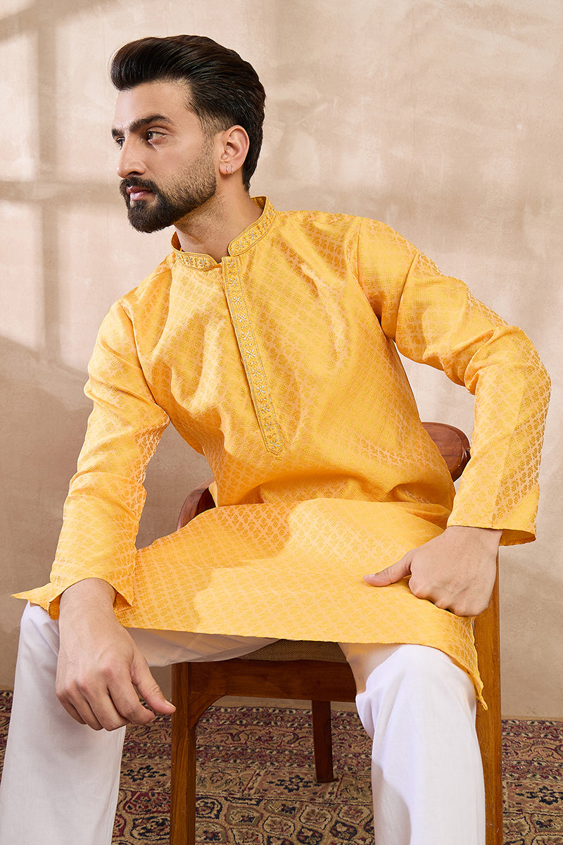 Yellow Silk Blend Solid Embroidered Straight Kurta