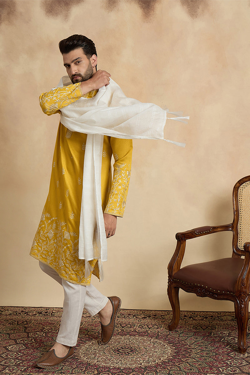 ethnic-bay-men-yellow-chanderi-silk-solid-embroidered-straight-kurta-with-dupatta-mkud1314